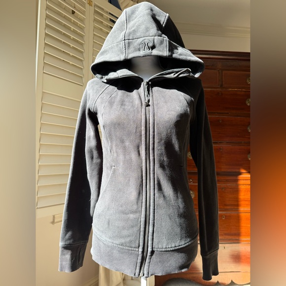 Lululemon Scuba Hoodie *Light Cotton Fleece
Black size 6 - Picture 4 of 9